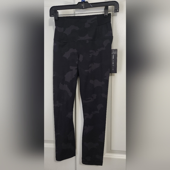 Yogalicious Lux Black Camo Leggings - Picture 2 of 5